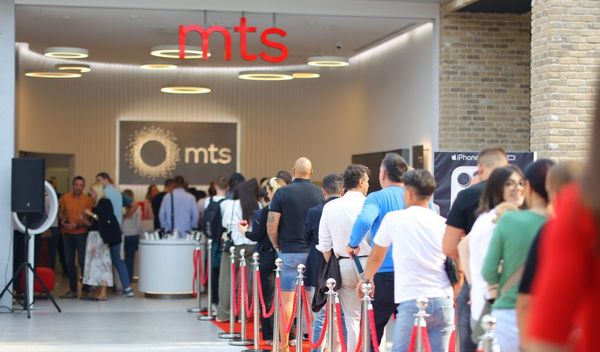 Image for Počela prodaja novih Ajfona