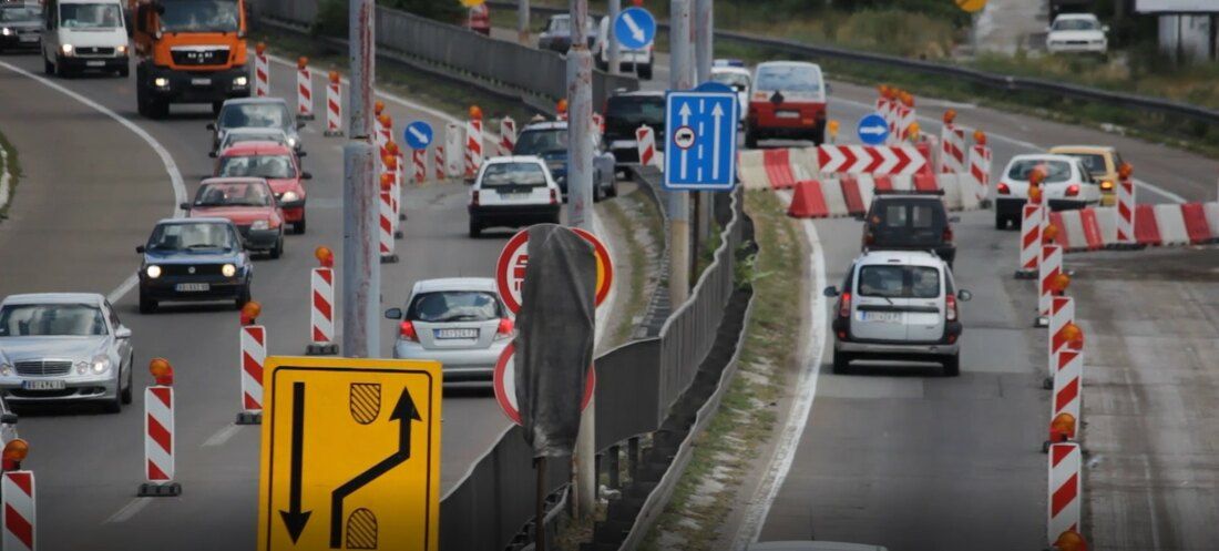 Zbog završetka letnje sezone i početka školske godine, na putevima se očekuje veći broj vozila, što znači i duža putovanja, zastoje i kolone