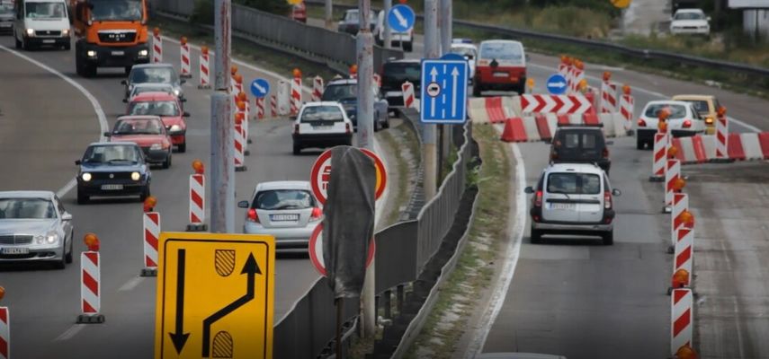 Zbog završetka letnje sezone i početka školske godine, na putevima se očekuje veći broj vozila, što znači i duža putovanja, zastoje i kolone