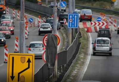 Zbog završetka letnje sezone i početka školske godine, na putevima se očekuje veći broj vozila, što znači i duža putovanja, zastoje i kolone