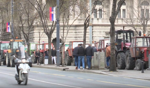 Image for Traktori u centru grada