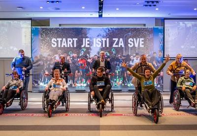 Zahvaljujući donacijama Fondacije, na stazi su se po prvi put našla specijalizovana trkačka kolica za osobe sa invaliditetom