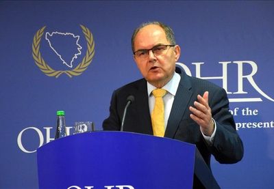 Njegova odluka da napusti Sarajevo dolazi u pravom trenutku, dok međunarodna zajednica zajedno radi na okretanju nove stranice i deeskalaciji tenzija u BiH", izjavio je portparol Stejt Departmenta