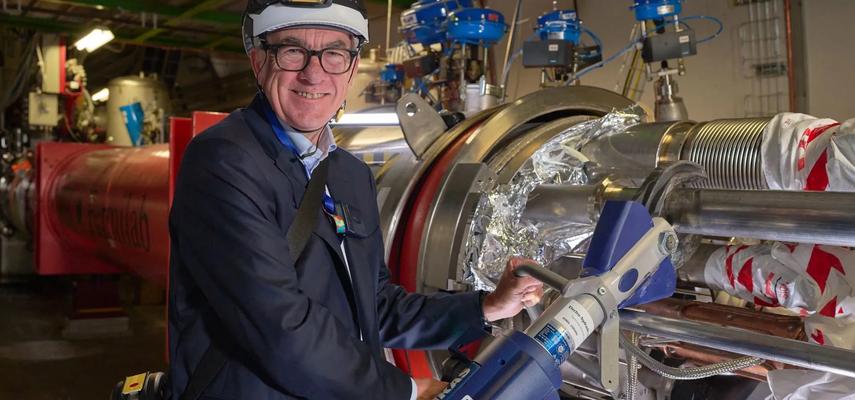 Direktor CERN-a Mark Tomson posetio je tunel povodom početka radova