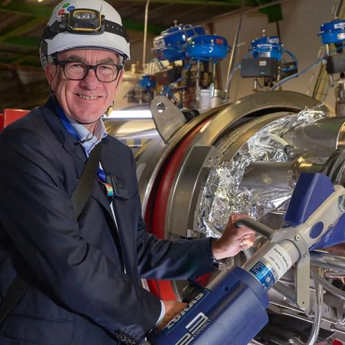 Direktor CERN-a Mark Tomson posetio je tunel povodom početka radova