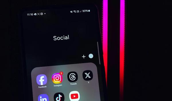 Image for Monarhisti: Uvesti zabranu korišćenja društvenih mreža za mlađe od 16 godina