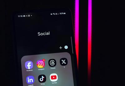 Image for Monarhisti: Uvesti zabranu korišćenja društvenih mreža za mlađe od 16 godina