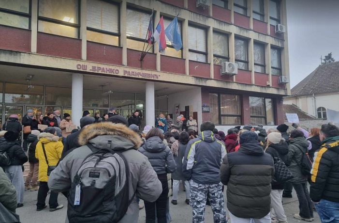 Image for Škole nastavljaju protest