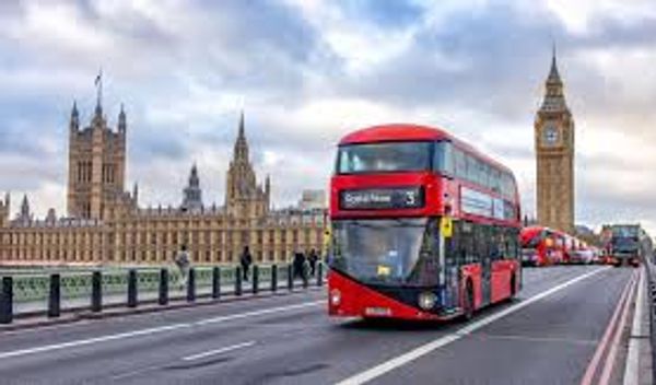 Više od dve trećine odraslih u Velikoj Britaniji sada prilagođava svoje vozačke navike, što rezultira manjim brojem putovanja u odmor i poseta porodici i prijateljima