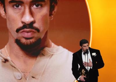 Image for Bed Bani nagrađen za album godine, svečano uručene Gremi nagrade za 2026.