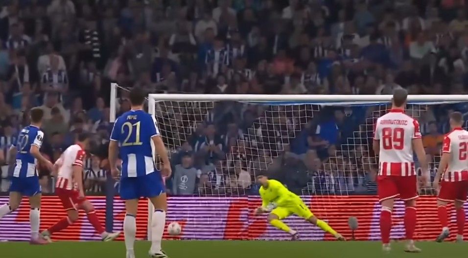 Image for Fudbaleri Zvezde izgubili od Porta golom u završnici utakmice (video)