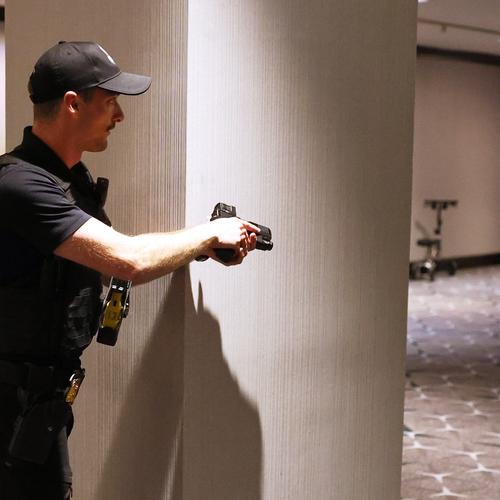 Skromno obezbeđenje događaja na kome je predsednik SAD