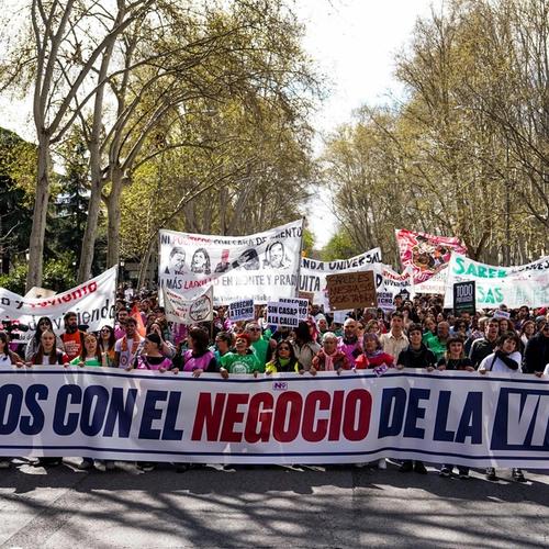 Protest pod sloganom "Stanovanje nas košta života" organizovao je Sindikat podstanara Madrida, uz podršku sindikata i brojnih društvenih organizacija
