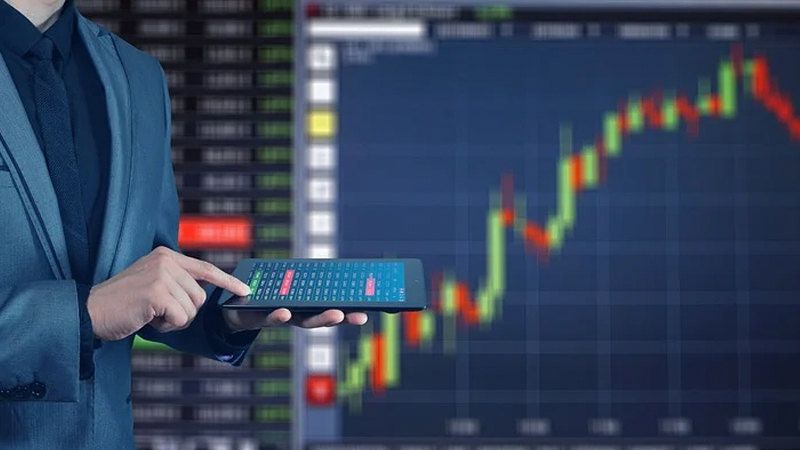 Dugovi stranim vladama na ime kredita iznosili su 2,55 milijardi evra, a Međunarodnoj banci za obnovu i razvoj 2,24 milijarde