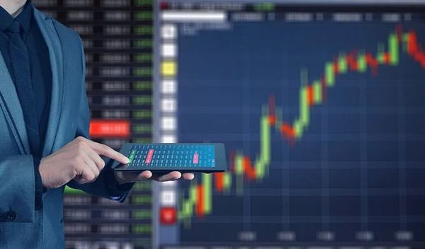 Dugovi stranim vladama na ime kredita iznosili su 2,55 milijardi evra, a Međunarodnoj banci za obnovu i razvoj 2,24 milijarde
