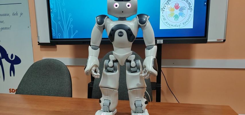 Prema procenama industrijske platforme GGII, isporuke humanoidnih robota u Kini dostigle su 14.400 jedinica tokom 2025. godine, dok bi proizvodnja u 2026. mogla da premaši 100.000, pa čak i 200.000 jedinica