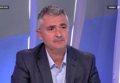 Na pitanje zašto je odbijao da izađe na duel sa prvim na listi Ujedinjena Srbija Aleksandrom Vučićem, Srdanović kaže - prosto imao sam pametnija i važnija posla