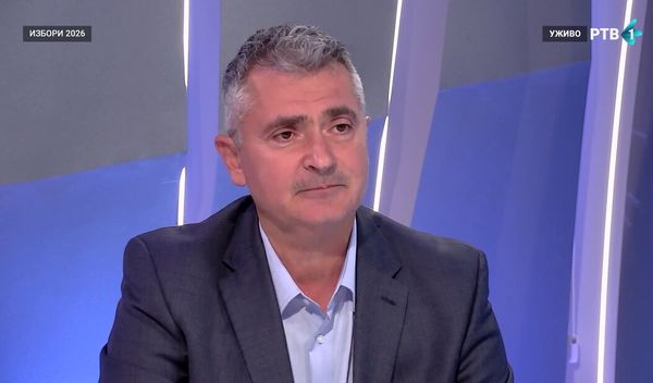 Na pitanje zašto je odbijao da izađe na duel sa prvim na listi Ujedinjena Srbija Aleksandrom Vučićem, Srdanović kaže - prosto imao sam pametnija i važnija posla