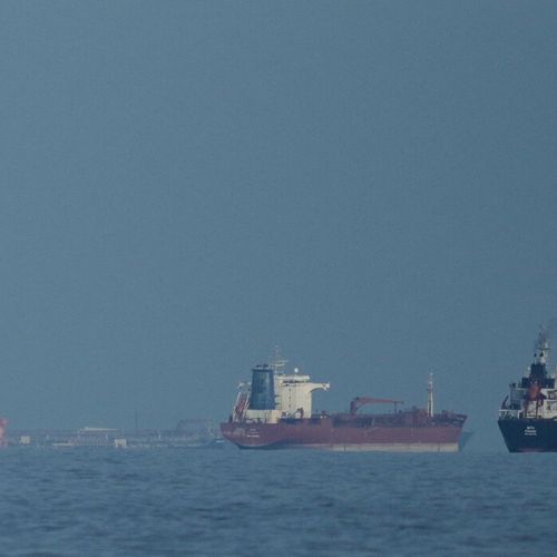 Iranska Revolucionarna garda je danas saopštila da je zaustavila dva broda u moreuzu, bez navođenja naziva brodova koji su u to umešani