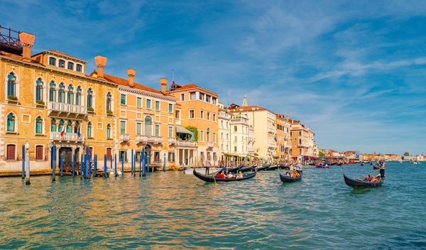 Turisti u Italiji moraju da plate flaširanu vodu, odlučio Vrhovni sud