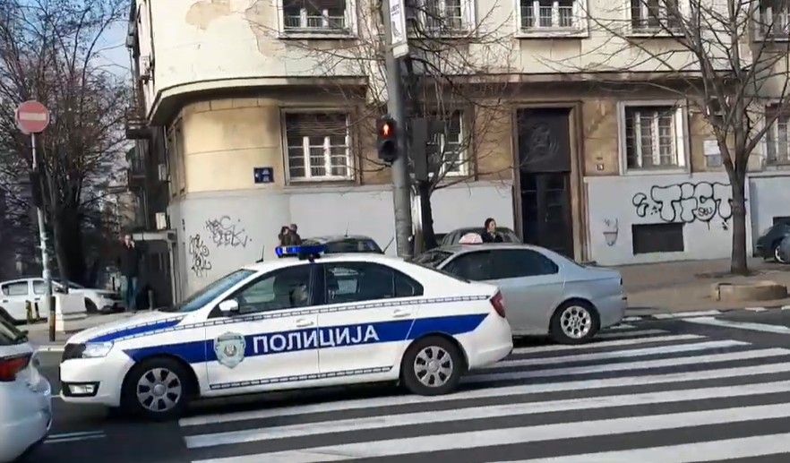 Image for Ranjena devojka koja je nožem napala policajaca u Savskoj ulici 