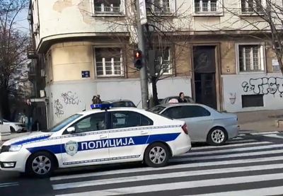 Image for Ranjena devojka koja je nožem napala policajaca u Savskoj ulici