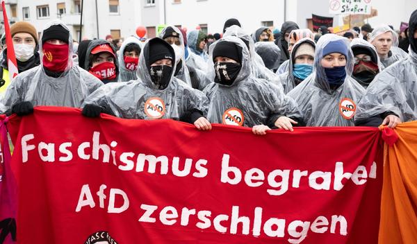 Image for Hiljade mladih na protestu u Gisenu uoči osnivačke skupštine omladine AfD