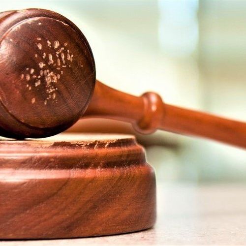U sudnici su izvedene poruke koje su, prema navodima tužilaštva, razmenjivali navodni vođa kavačkog klana Radoje Zvicer sa ostalim pripadnicima grupe