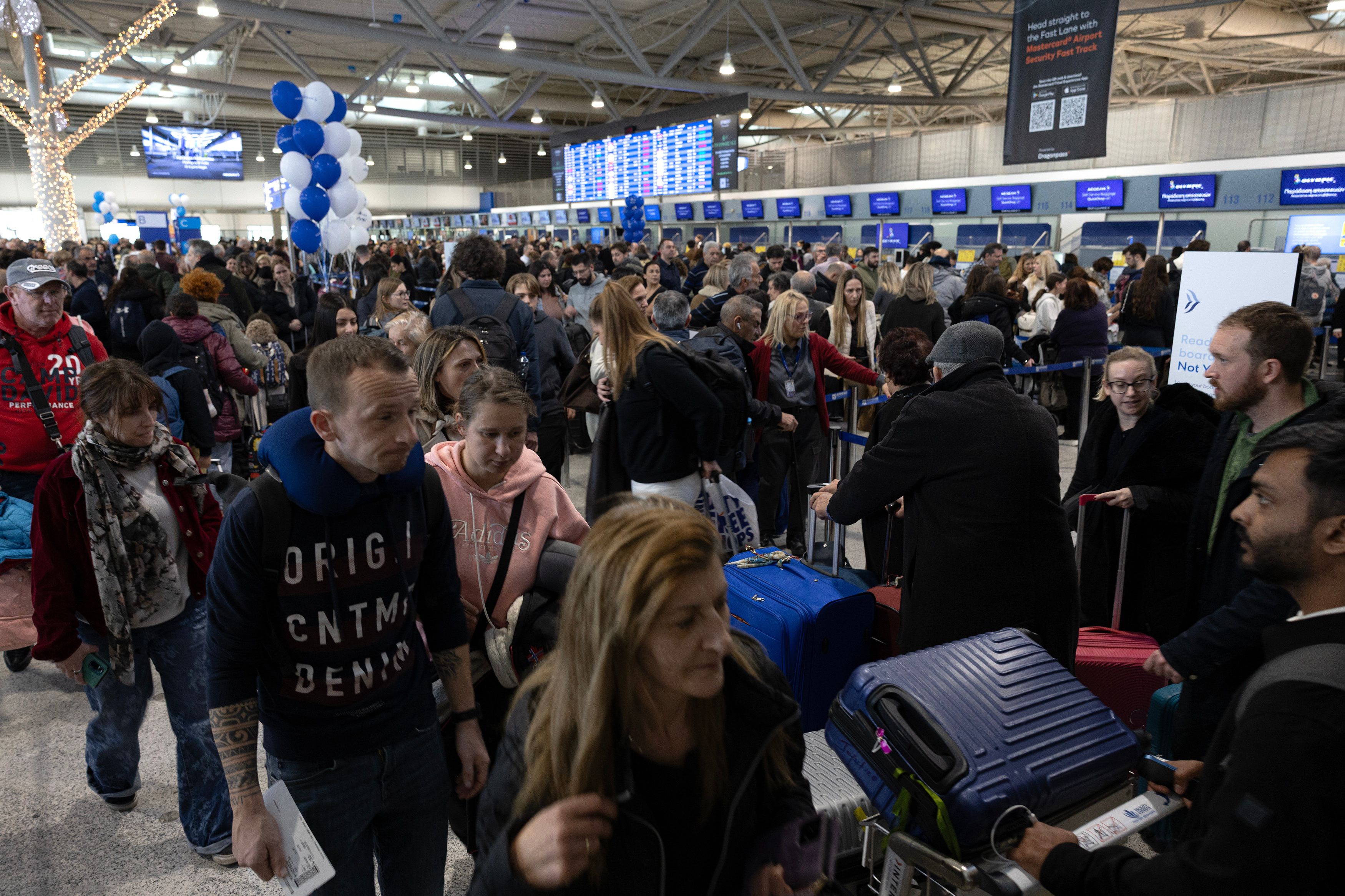 Image for Masovno ometanje radio-veza s avionima uzrok obustavljanja avio-saobraćaja u Grčkoj