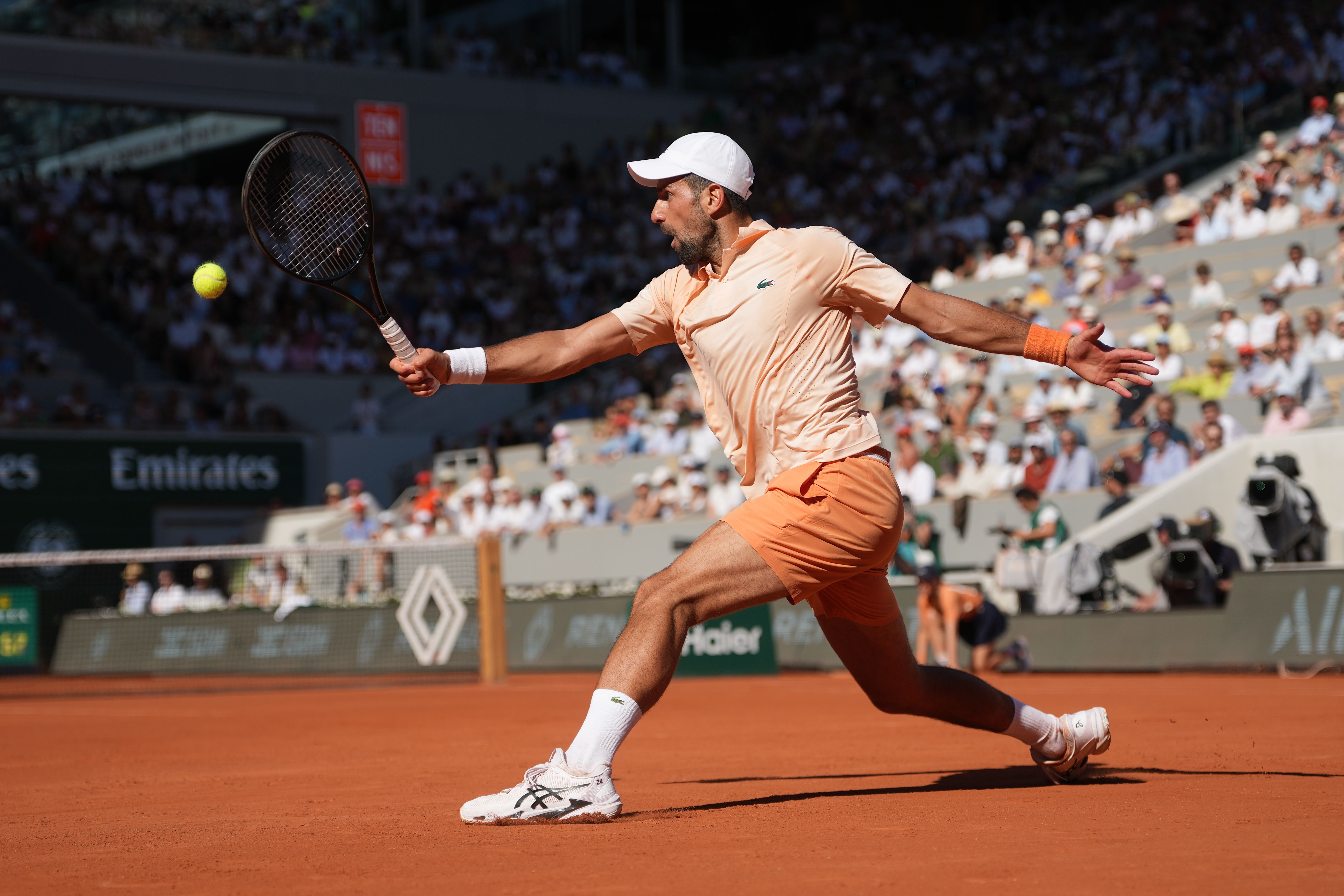 Novak oscilirao, ali pobedio