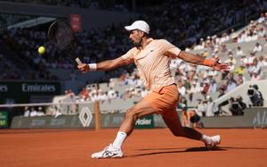 Novak oscilirao, ali pobedio