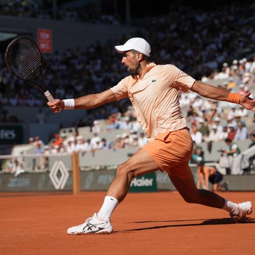 Novak oscilirao, ali pobedio