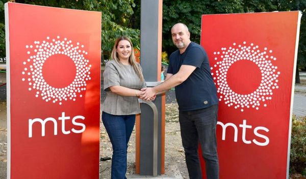 Image for Telekom Srbija poklonila Wi-Fi drvo i školske pakete u Negotinu