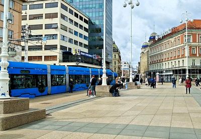 Dok je javni prevoz gotovo potpuno obustavljen, posledice štrajka postaju sve vidljivije i zbog gomilanja otpada na gradskim ulicama