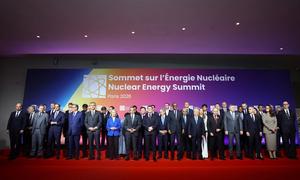 Image for Aktivisti Grinpisa upali na Samit i prekinuli Makrona