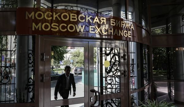Istovremeno su i akcije ruske banke VTB pale na najniži nivo od 2007. godine, prenosi Komersant