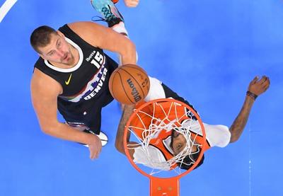 Image for Nemilosrdni Jokić ubacio 55 poena Klipersima (video)