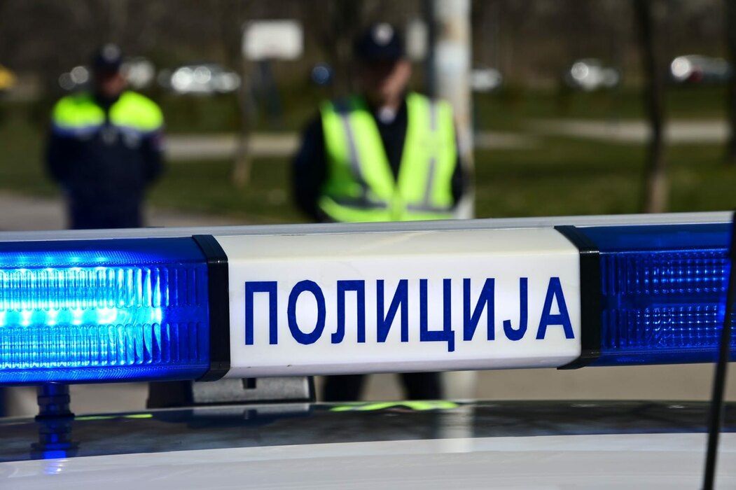 Teško je povređen tinejdžer (16) a lakše je povređen 46-godišnji muškarac, saopšteno je iz službe Hitne pomoći