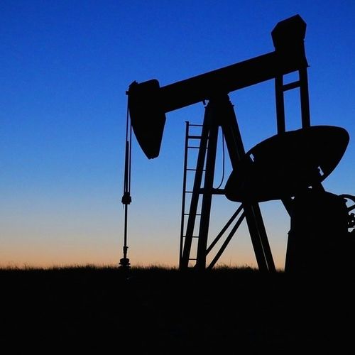 Brent sirova nafta pala je za više od 2 odsto, spustivši se ispod 78 dolara po barelu