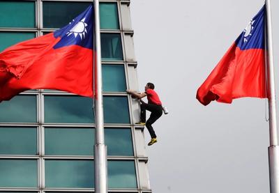 Image for Aleks Honold popeo se na neboder 101 u Tajpeju bez ikakve zaštitne opreme