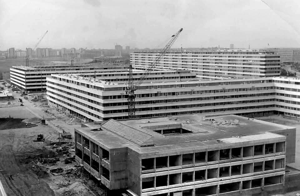 Image for Zgrada koja vijuga kroz četiri ulice – Meandar Novog Beograda