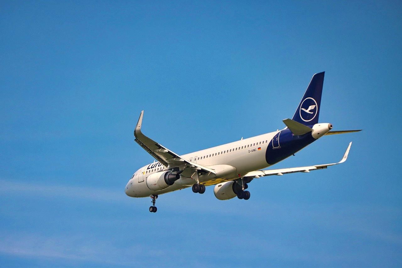 Image for Lufthansa ukida 100 domaćih letova zbog povećanih troškova- Ryanair redukuje saobraćaj u Nemačkoj za 10%