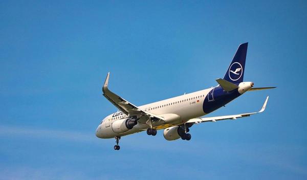 Image for Lufthansa ukida 100 domaćih letova zbog povećanih troškova- Ryanair redukuje saobraćaj u Nemačkoj za 10%