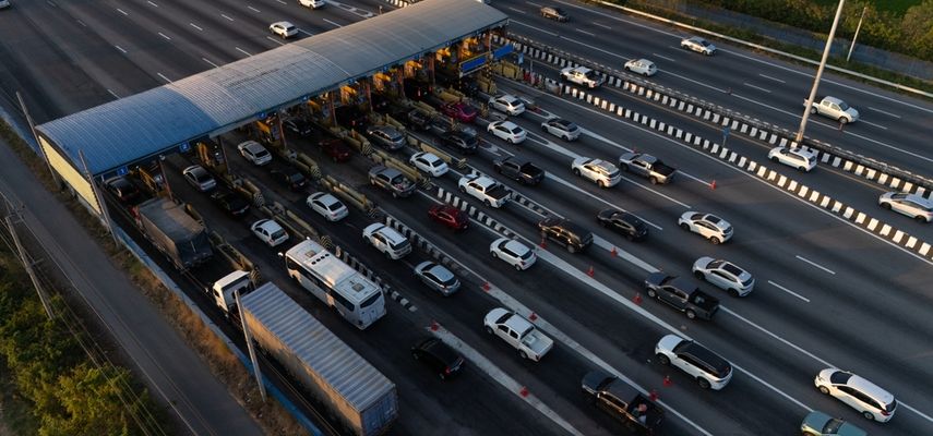 Na prelazu Sremska Rača čeka se dva sata za izlazak iz Srbije (Photo: Shutterstock)