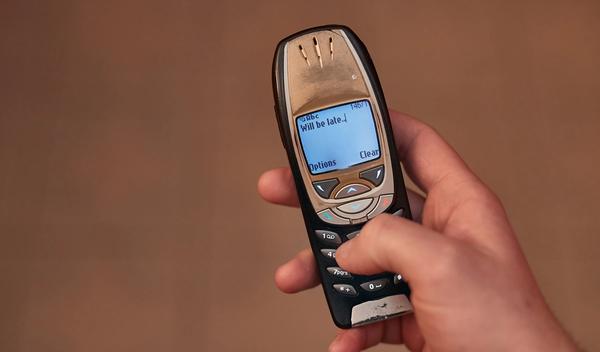 Image for „Od ‘Merry Christmas’ do milijardi poruka dnevno: 33 godine SMS-a