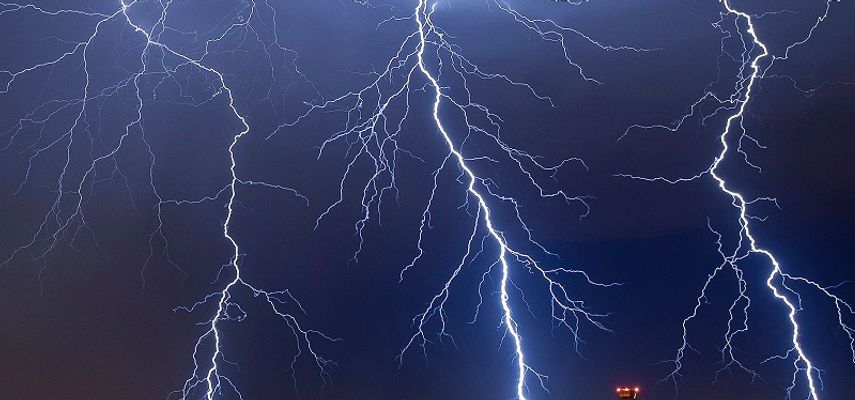 Grom svake godine ubija stotine ljudi u Bangladešu, a ta zemlja je 2016. godine proglasila udare groma prirodnom katastrofom, nakon što je samo u maju te godine poginulo više od 200 ljudi