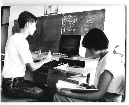 Image for Krenulo je trapavo i sa zaostatkom u startu – prvi profesori informatike