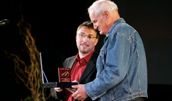 Image for Zlatna antena po Siniši Paviću