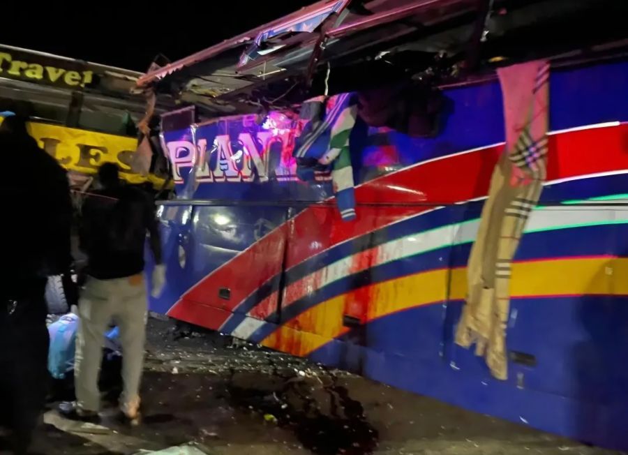 Image for Najmanje 63 žrtve sudara