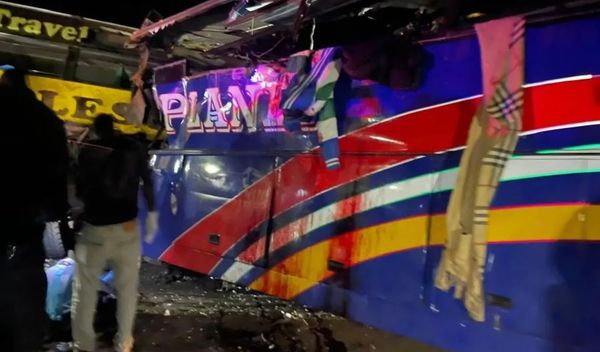 Image for Najmanje 63 žrtve sudara